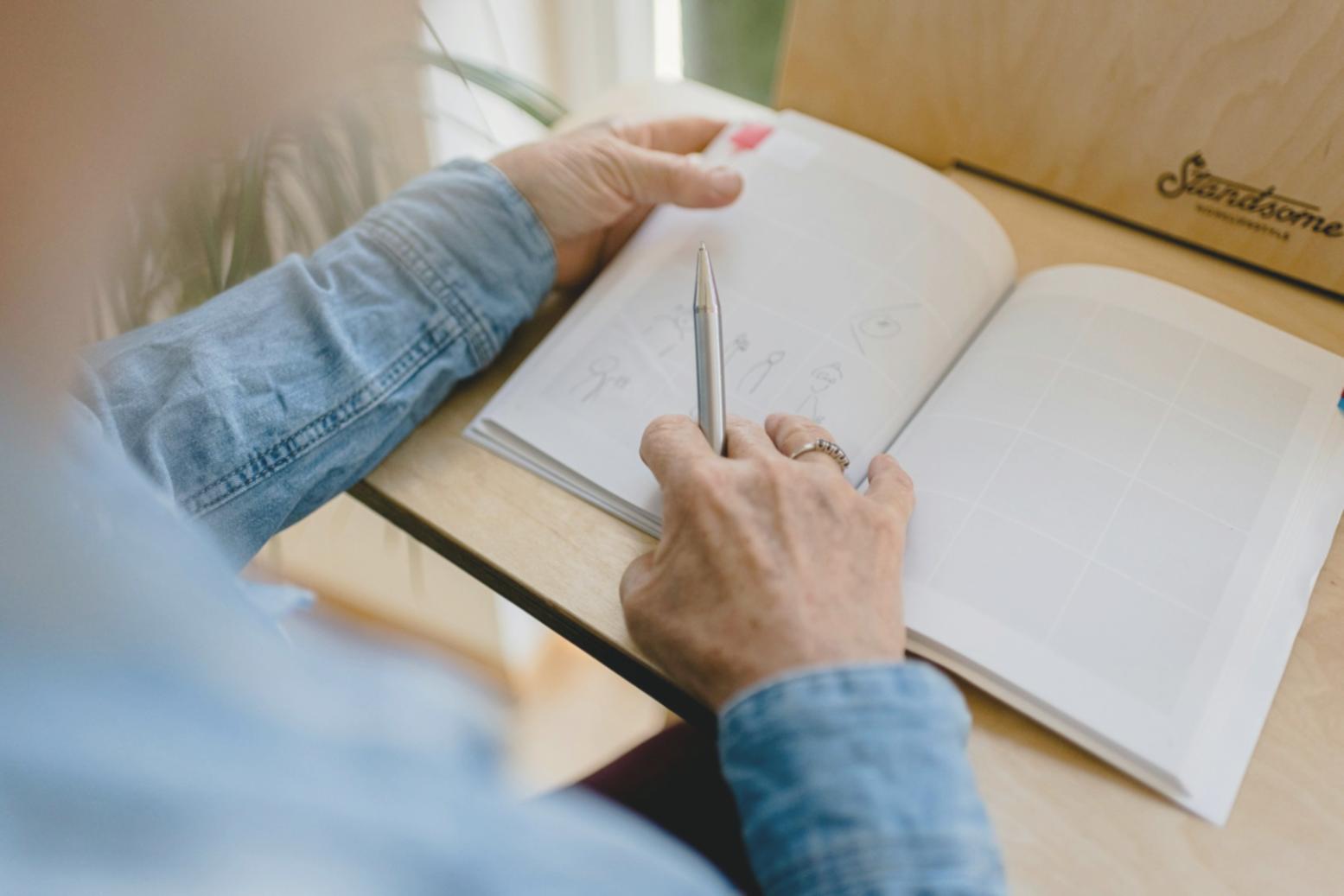Sesión de trabajo colaborativo en finanzas creativas